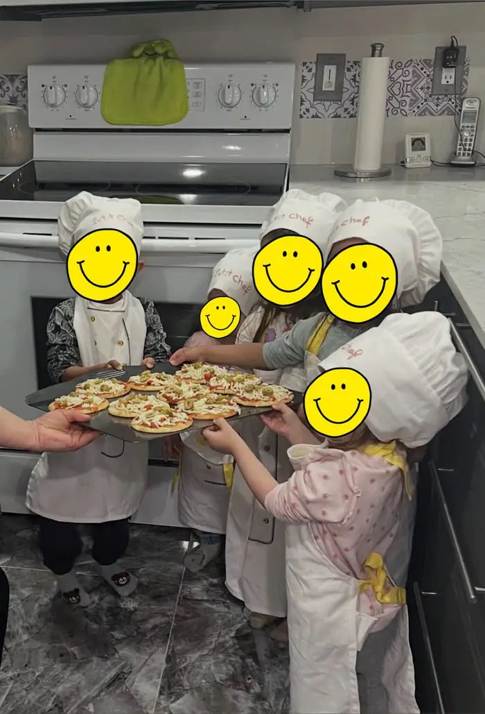 Atelier petits chefs : mini-pizzas — Garderie Tournesol