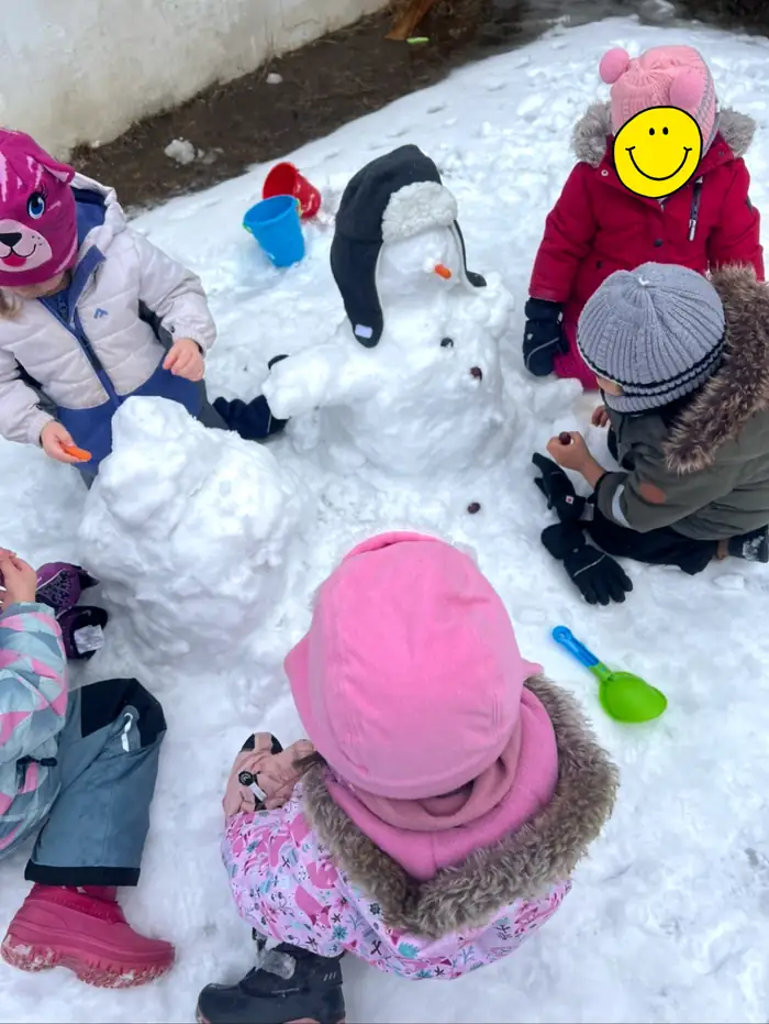 Bonhomme de neige en hiver — Garderie Tournesol