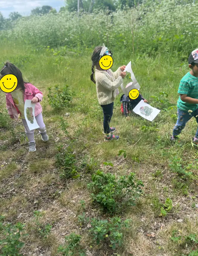 Cueillette et découverte en nature — Garderie Tournesol