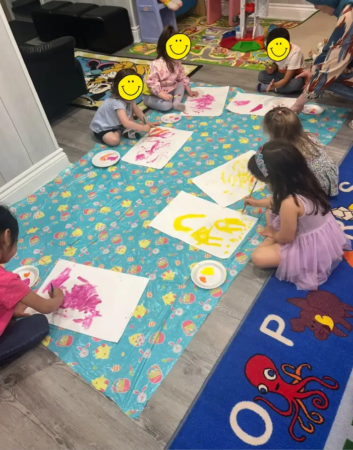 Atelier de peinture à l'intérieur — Garderie Tournesol
